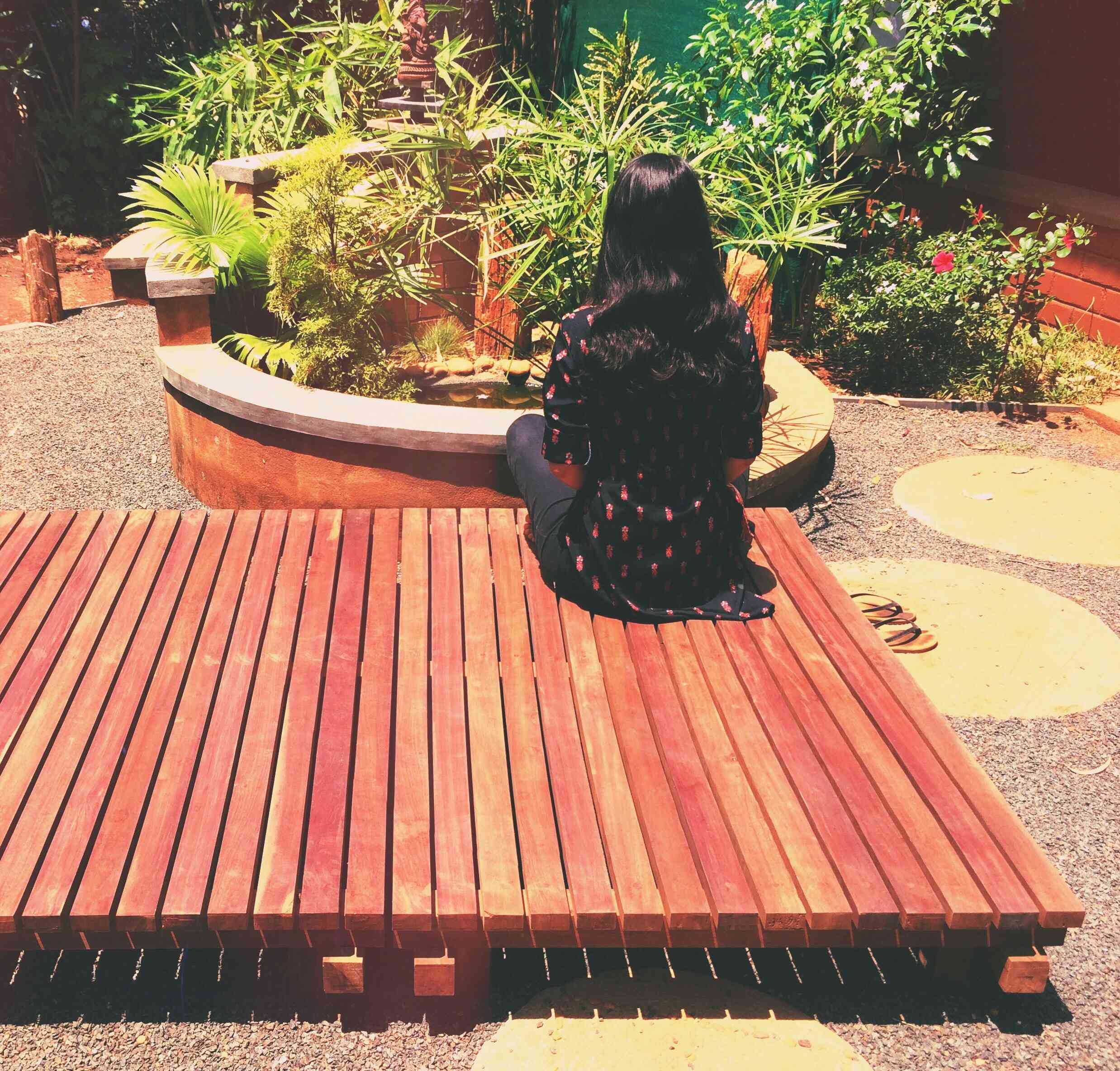 Seating table