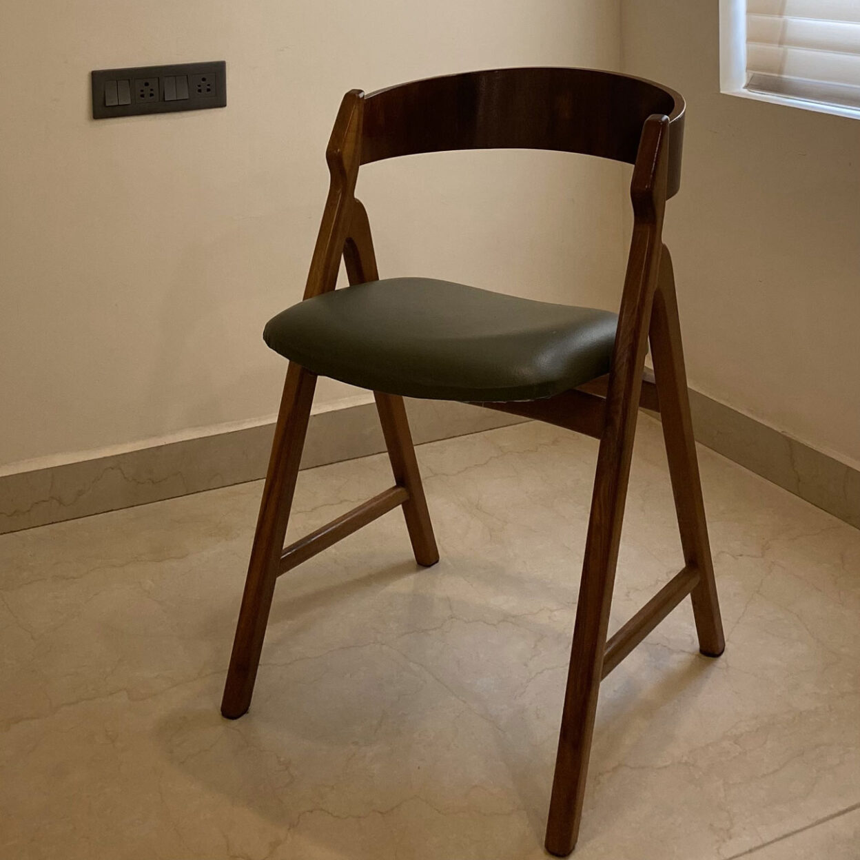 Dining chair
